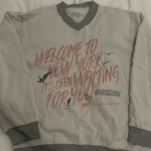 Taylor Swift Crew - Picture 3 of 3